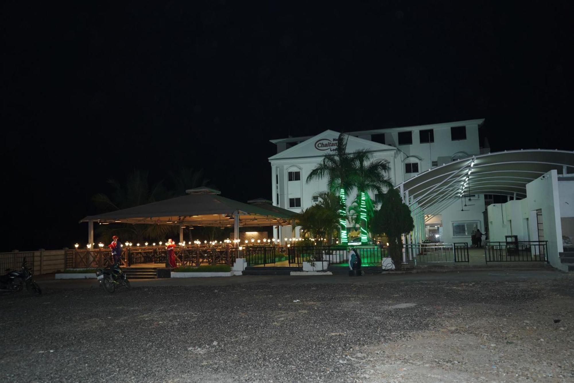 Hotel Chaitanya Lodging Supe Екстериор снимка