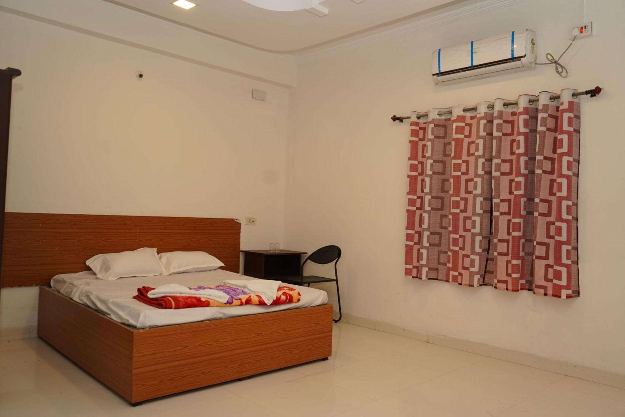 Hotel Chaitanya Lodging Supe Екстериор снимка